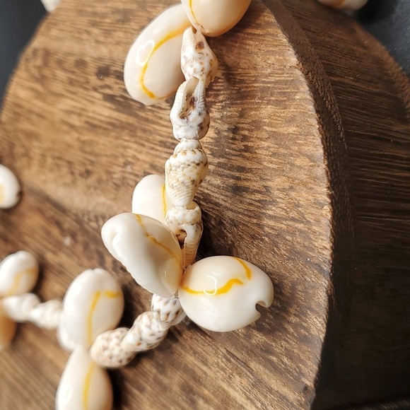 N2931 stunning bohemian mini authentic seashell Hawaiin princess necklace - Picture 2 of 6